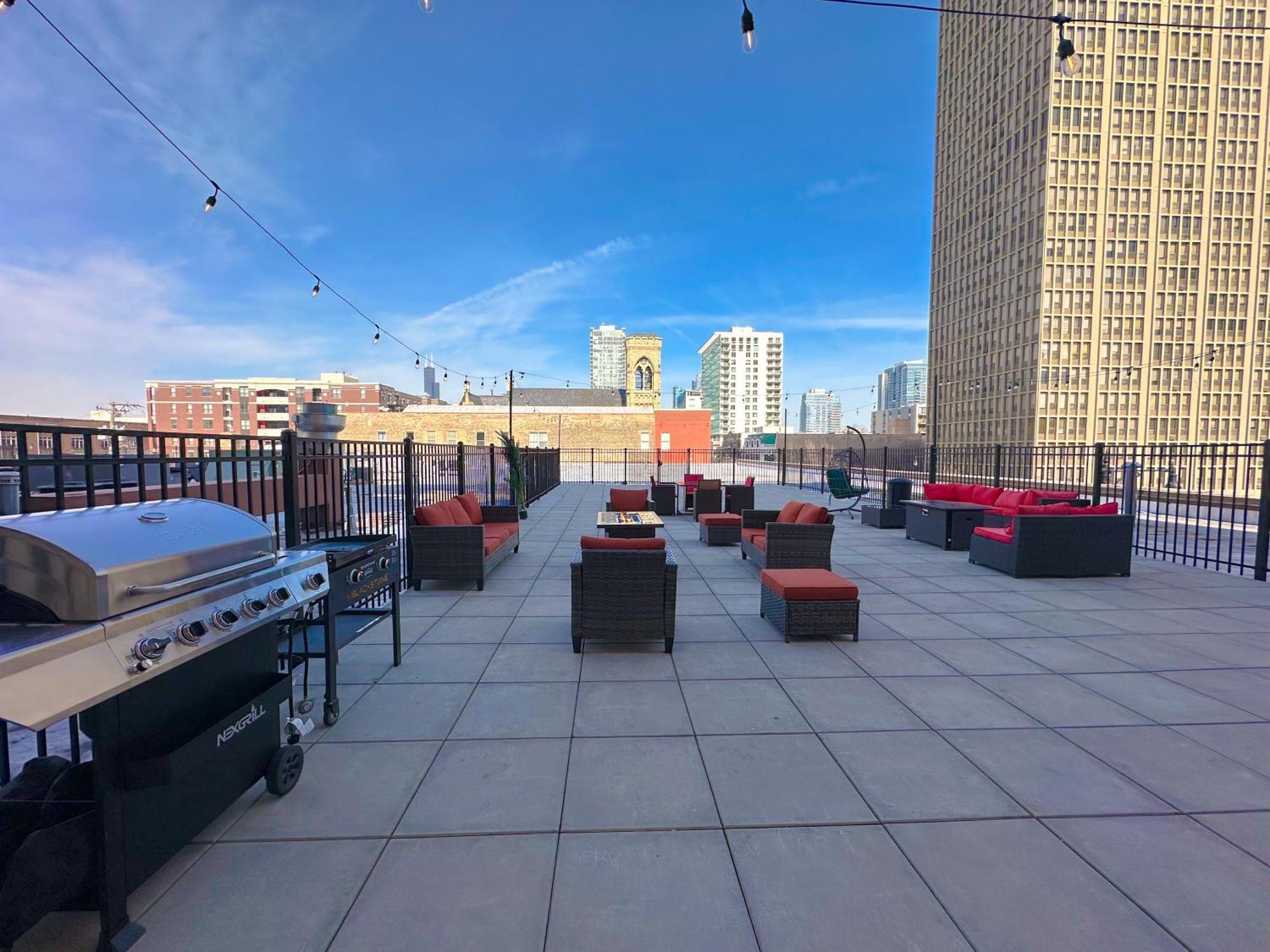 Bright 2Br Luxury Corner Suite With Optional Parking Sleeps 6 Guests Near Mccormick Place And Soldier Field Chicago Kültér fotó