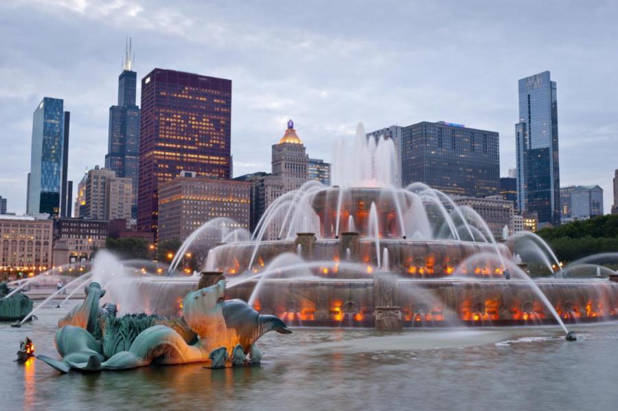 Bright 2Br Luxury Corner Suite With Optional Parking Sleeps 6 Guests Near Mccormick Place And Soldier Field Chicago Kültér fotó