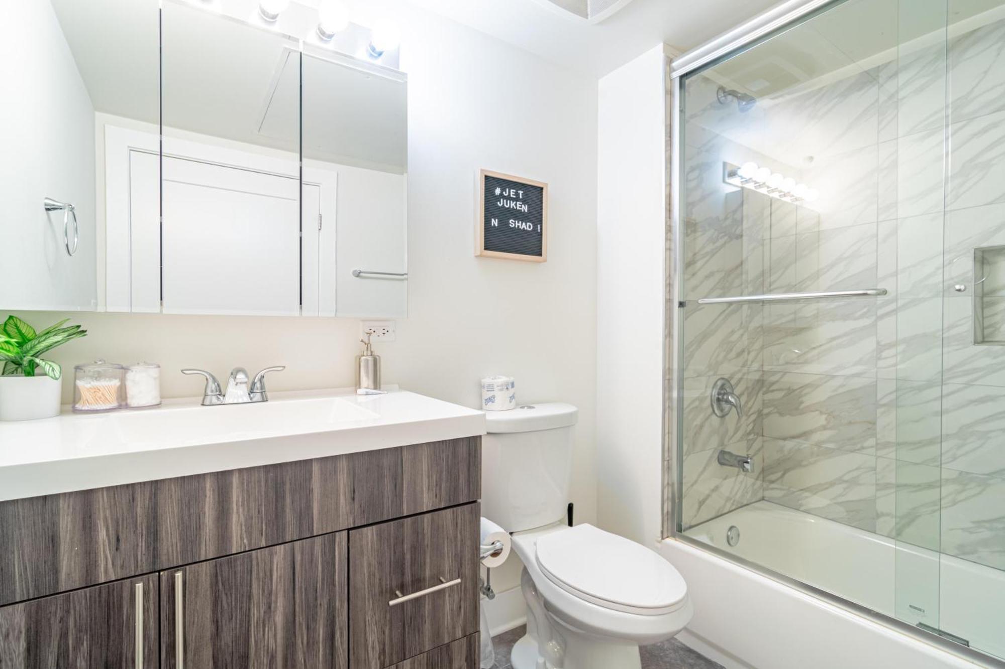 Bright 2Br Luxury Corner Suite With Optional Parking Sleeps 6 Guests Near Mccormick Place And Soldier Field Chicago Kültér fotó