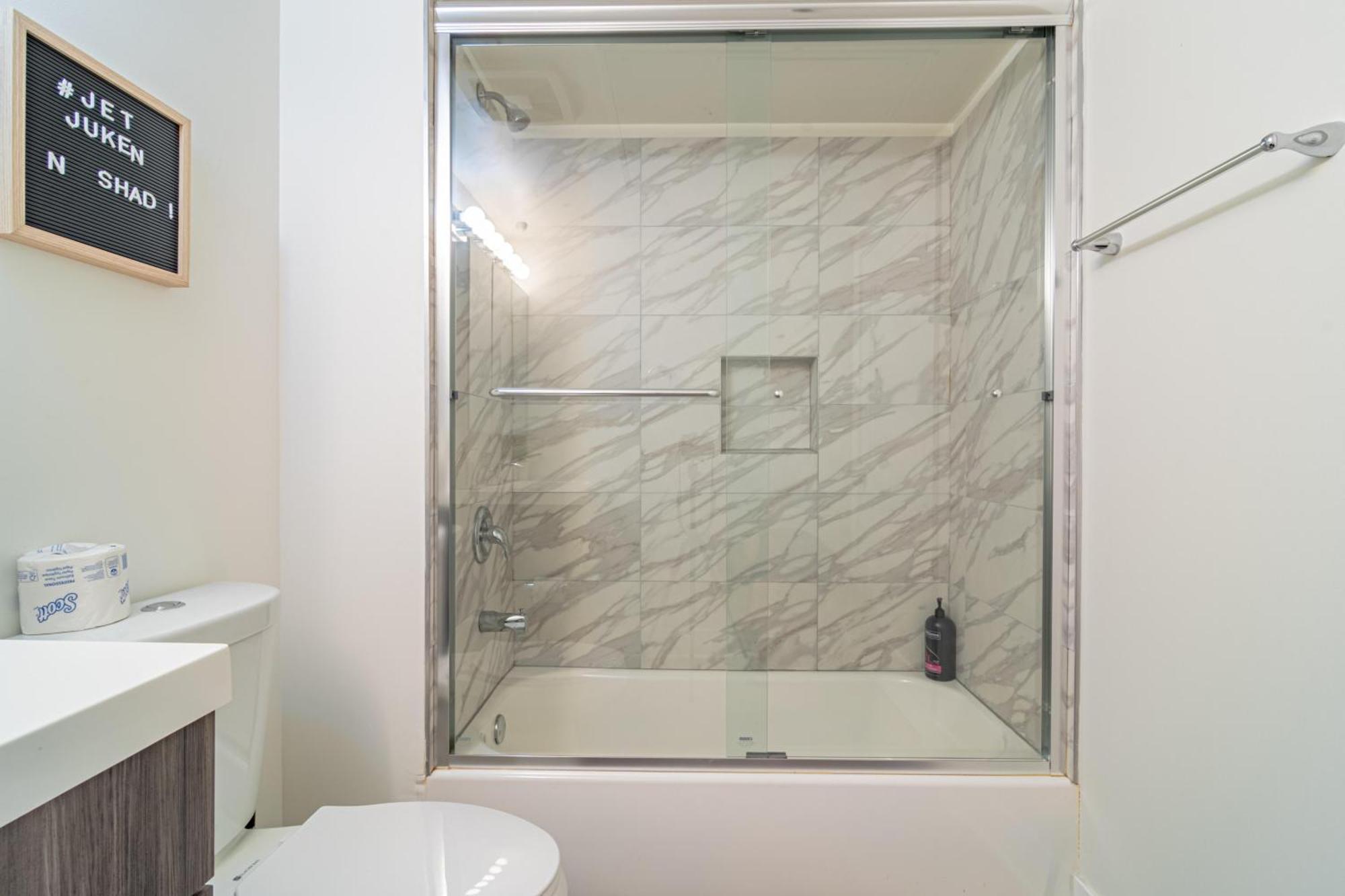 Bright 2Br Luxury Corner Suite With Optional Parking Sleeps 6 Guests Near Mccormick Place And Soldier Field Chicago Kültér fotó