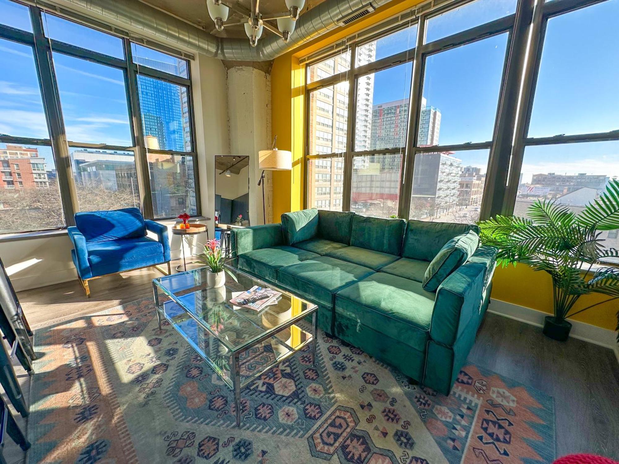 Bright 2Br Luxury Corner Suite With Optional Parking Sleeps 6 Guests Near Mccormick Place And Soldier Field Chicago Kültér fotó